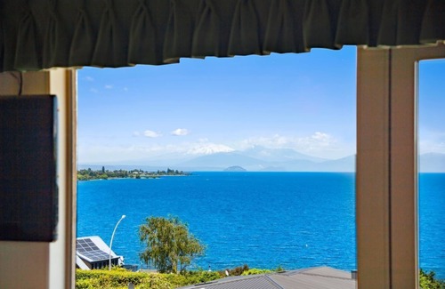 Hilltop Haus | Base: 6 Extra: $40 172 Lake Terrace