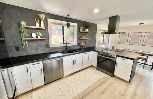 Altamont Haus | đ˛Lake View Nature House with Theatređ˛