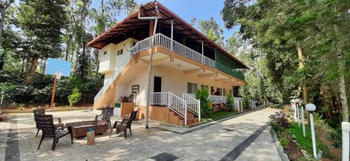 Vastare Haus | Lake view nest chikkamagluru