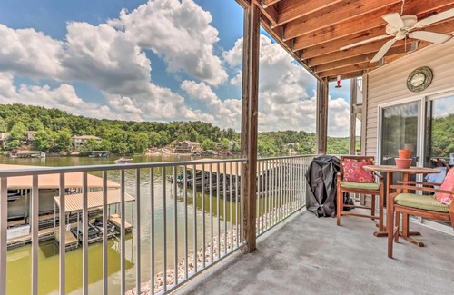 Camdenton Wohnung | Lake View, Pool Access Idyllic Camdenton Condo!