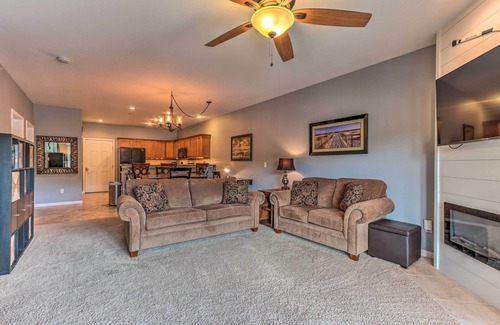 Camdenton Eigentumswohnung | Lake View, Pool Access: Idyllic Camdenton Condo!