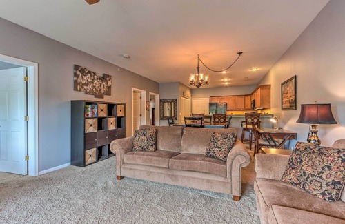 Camdenton Eigentumswohnung | Lake View, Pool Access: Idyllic Camdenton Condo!
