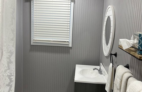 Umber View Heights Haus | Lake view Stockton cabin. Close to water.