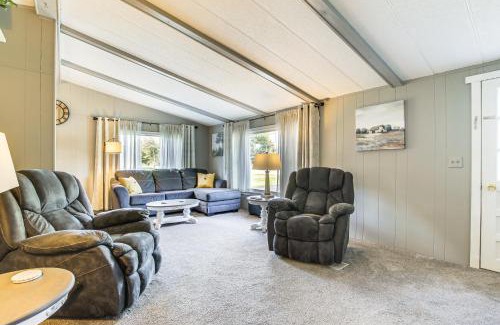 Krakow Haus | Lake Views and Fireside Bliss Cecil Cottage with Yard