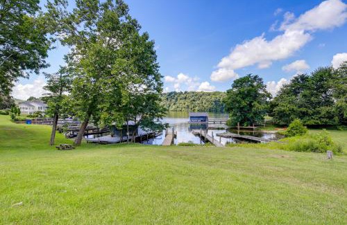 Ingles Haus | Lake Views and Private Dock Radford Retreat!