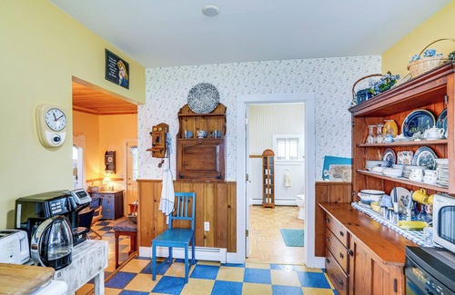 Pittsfield Hütte | Lake Views & Dock Access - Pittsfield Cottage!