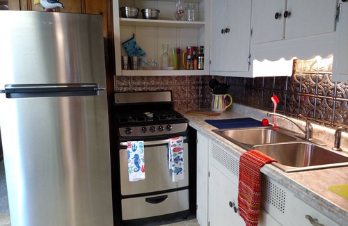 Syracuse Haus | Lake Wawasee- Morrison Island. Aktualisiert 2 Bed, 1Bath Cute Cottage auf dem Wasser