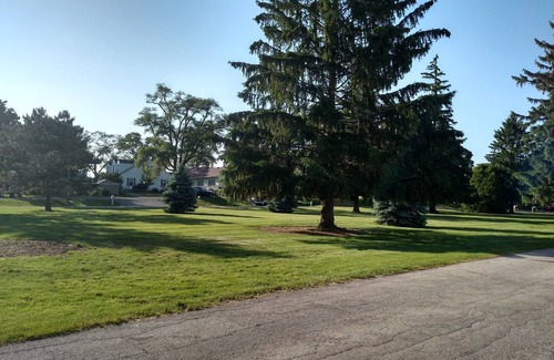 Syracuse Haus | Lake Wawasee- Morrison Island. Aktualisiert 2 Bed, 1Bath Cute Cottage auf dem Wasser