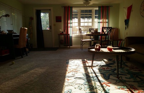 Syracuse Haus | Lake Wawasee- Morrison Island. Aktualisiert 2 Bed, 1Bath Cute Cottage auf dem Wasser