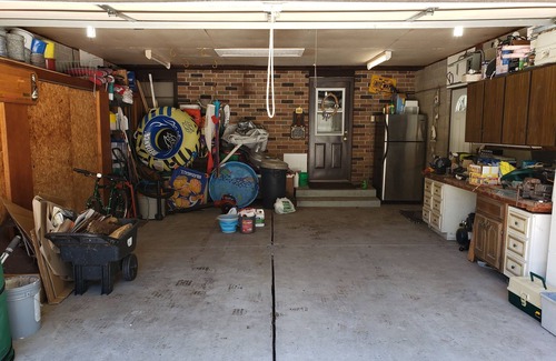 Syracuse Hütte | Lake Wawasee Pet-Friendly Cottage mit Ponton, Feuerstelle, 3 Decks, großes Grundstück