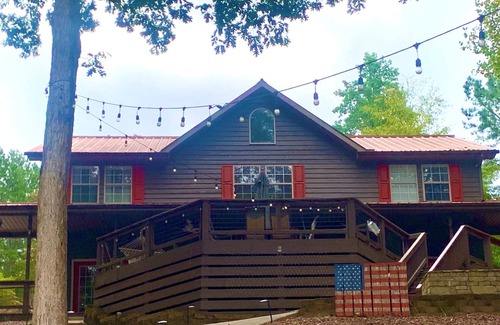 Lineville Haus | Lake Wedowee Pinewood Retreat...Location...Location...Location...