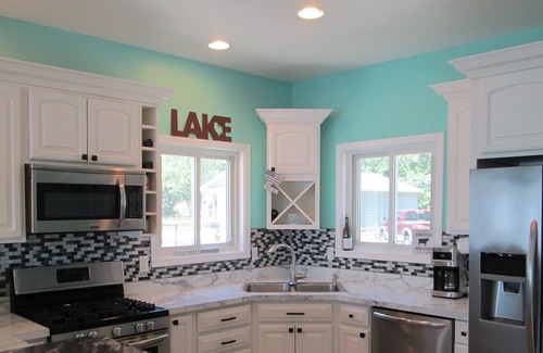 Manitou Beach-Devils Lake Haus | Lakefront Retreat with Hot Tub (on water)