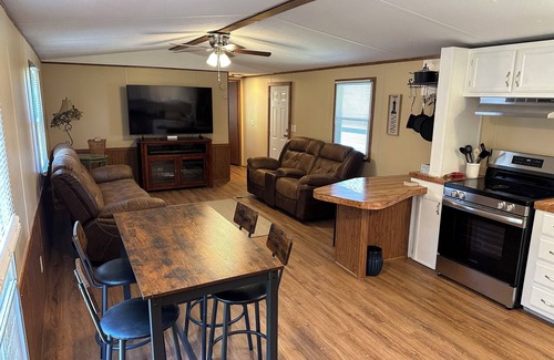 Sevierville Haus | Lakefront! 2 bed, 2 bath with Private Dock