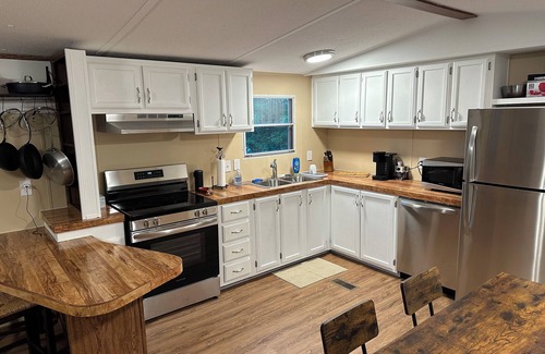 Sevierville Haus | Lakefront! 2 bed, 2 bath with Private Dock