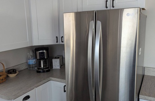 Hale Hütte | Lakefront 2-bedroom 2 bath, Sandy Beach & Pontoon, AC, wifi & newly renovated.