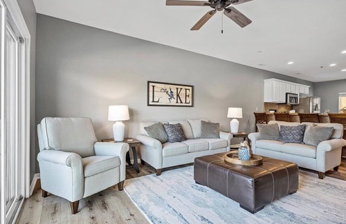 Camdenton Eigentumswohnung | Lakefront 2 Bedroom Condo Close to Amphitheater