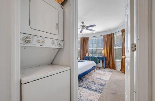 Tallahassee Haus | Lakefront 3BD - Ping Pong, Movie Nights - Near FSU