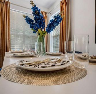 Tallahassee Haus | Lakefront 3BD - Ping Pong, Movie Nights - Near FSU