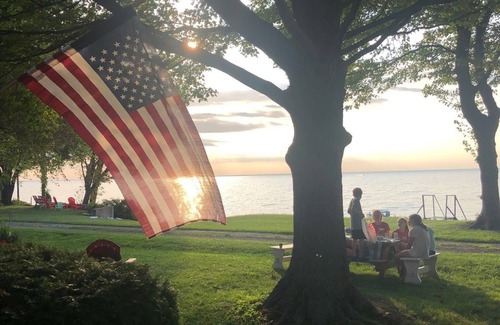 Vermilion Haus | Lakefront, Beachfront Breezy Cottage