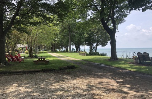 Vermilion Haus | Lakefront, Beachfront Breezy Cottage