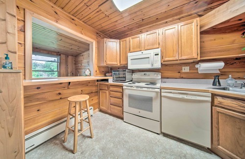 Burton Hütte | Lakefront Burton Home w/Deck, Grill + Views!