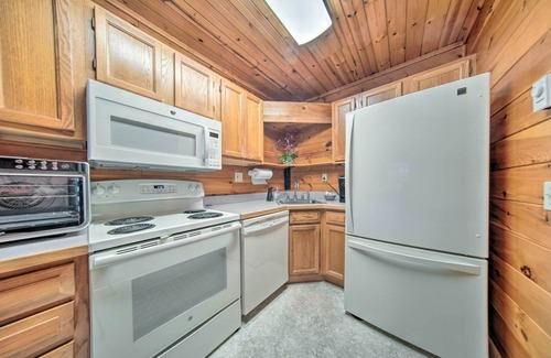 Burton Hütte | Lakefront Burton Home w/Deck, Grill + Views!