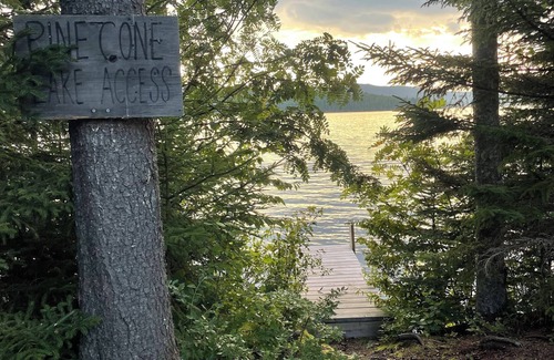 Pittsburg Kabine | Lakefront Cabin on Back Lake w trail access, and private dock.