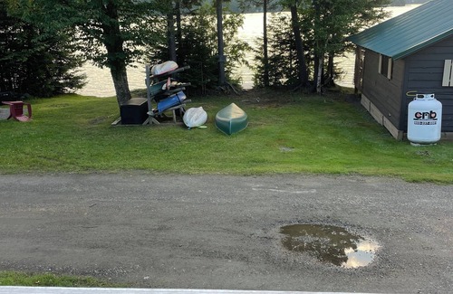 Pittsburg Kabine | Lakefront Cabin on Back Lake w trail access, and private dock.