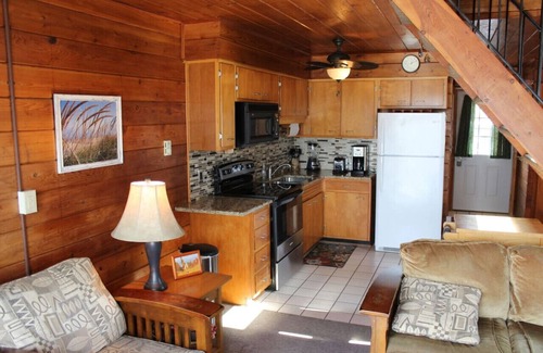 Stevensville Haus | Lakefront Chalet #23 w/Beach Access, Pools, Sport Courts, Fishing Pond & more!