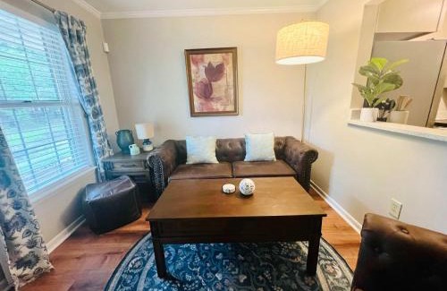 Auburn Haus | Lakefront Condo - King Bed Full Kitchen