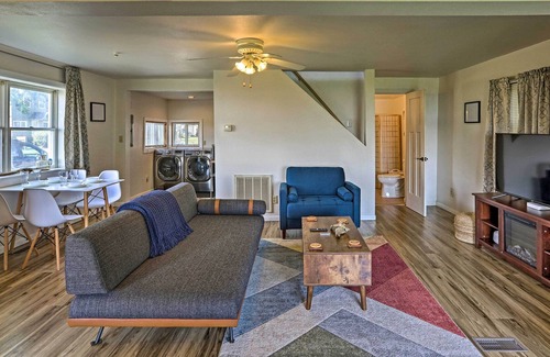 Toledo Hütte | NEW! Lakefront Cottage 6 Miles to Downtown Toledo!