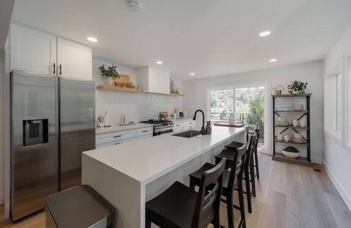 Auburn Haus | Lakefront Cottage at Lakewood