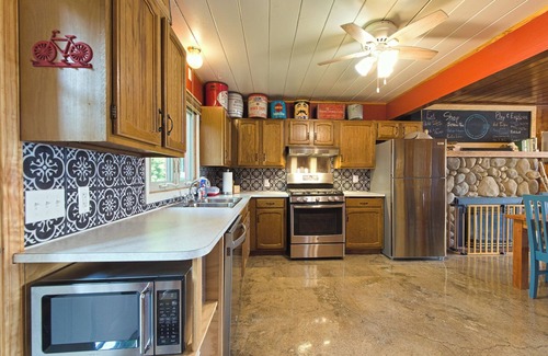 Lake Odessa Kabine | Lake Odessa Beach Cottage, Lakefront, Downtown, großes Deck, Platz für bis zu 8, sauber