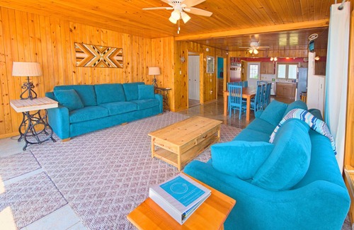 Lake Odessa Kabine | Lake Odessa Beach Cottage, Lakefront, Downtown, großes Deck, Platz für bis zu 8, sauber