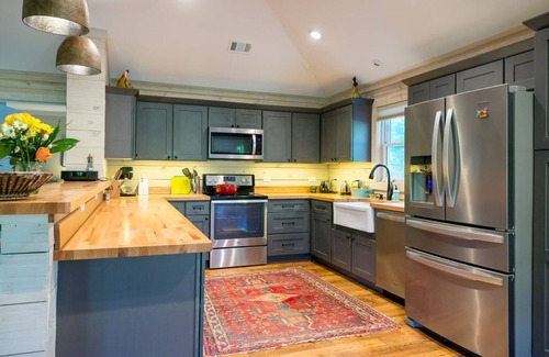 Rolling Wood Haus | Lakefront Cottage minutes from Oxford