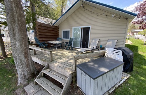 Gladwin Hütte | Lakefront Cottage on Wiggins Lake - Monthly Rentals Available