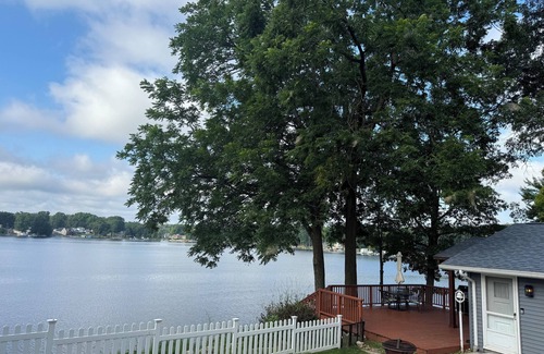 Barnes Lake-Millers Lake Hütte | Lakefront Cottage - just north of Lapeer on private all lake sports lake