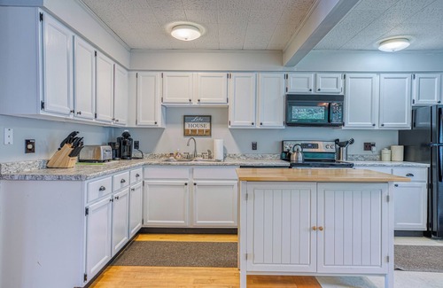 Greenville Junction Haus | Lakefront Cottage w / schöne Aussicht auf Moosehead Lake & Big Moose Mountain!