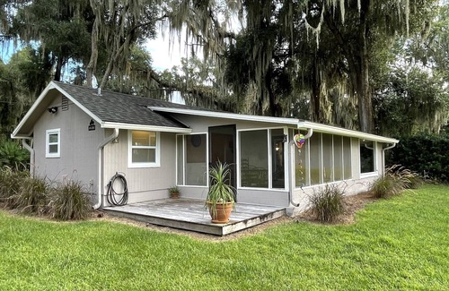 Eustis Hütte | Lakefront Cottage with Dock and Sunset Views, Mount Dora