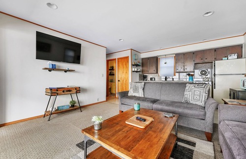 Cadillac Haus | Lake Mitchell Waterfront