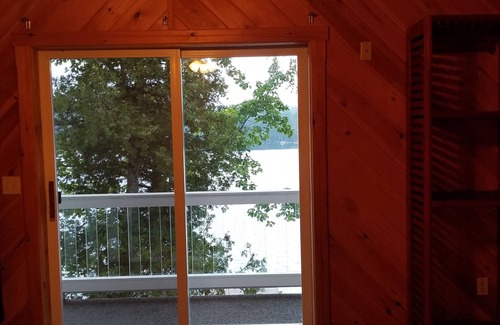 Otis Hütte | Lakefront Delight!