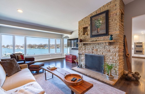 Annapolis Haus | Lakefront dog-friendly home with private outdoor pool, pool spa, dock & grill