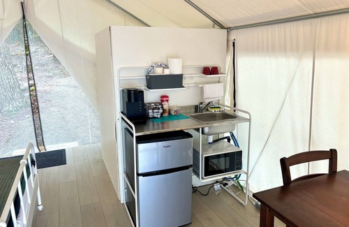 Mariaville Kabine | Lakefront Glamping Tent w/ensuite bathroom, King Bed, Fabulous View, near Acadia