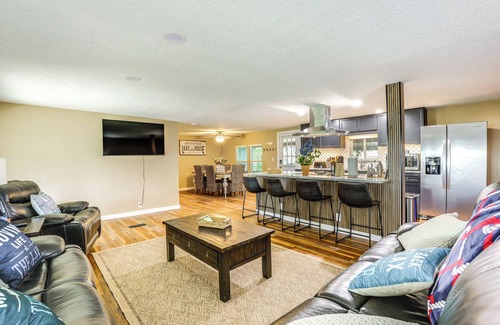 Edgewood Haus | Lakefront Home w/ Hot Tub & Dock in Orlando!