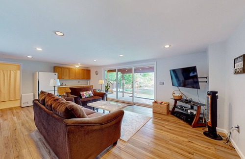 Raymond Haus | Lakefront home with amazing sunrise & sunset views, game tables & water toys