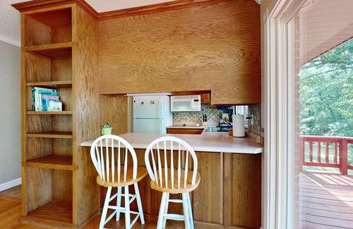 Lakeview Haus | Lakefront home with water view, central AC, & washer/dryer