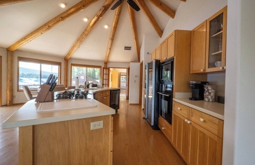 Coolin Haus | Lakefront Lodging at a Marina in Beautiful Cavanaugh Bay on Priest Lake