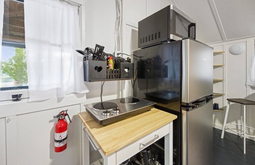 Orland Kabine | Lakefront Loon Tiny Cabin @ Getogether Stays