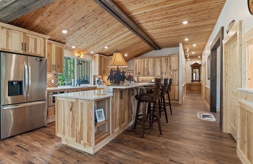 Coolin Haus | Lakefront Luxury on Priest Lake 4+Bd/4Bth Private Beach/Dock/Views, sleeps 12+