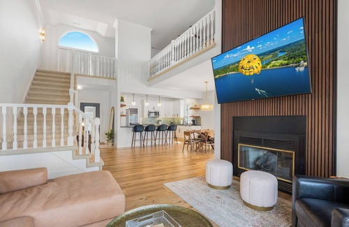 Lake of the Ozarks Haus | Lakefront Luxury - Private Dock - 2 Spacious Decks - Heart of the Lake!